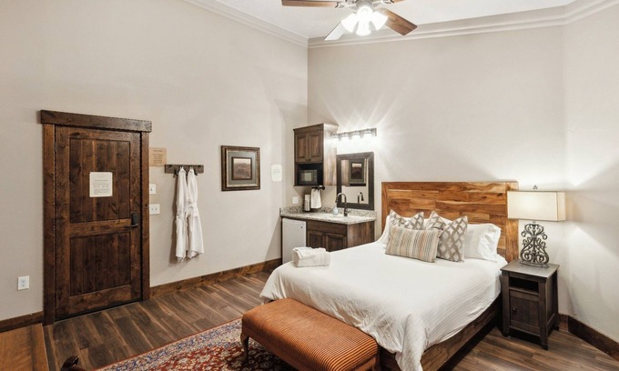 Colorado City Condo | NEW! Room 23 - Kaibab (Studio) by Zion Cliff Lodge