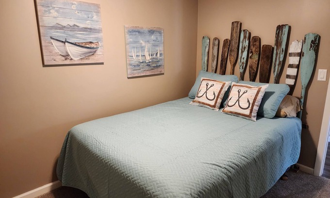 Canadian Lakes House | NEW! Royal Bungalow Lake House W/Lake view & access - Canadian Lakes