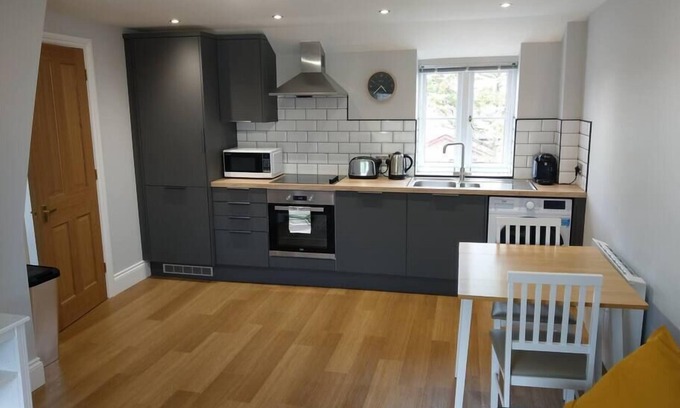 Husbands Bosworth Apartment | New Serviced 1-bed Apartment - inc private parking