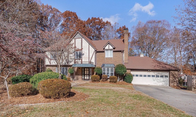 High Point House | NEW! Shalimar Estates - Furniture Market & Downtown by Quantum Suites