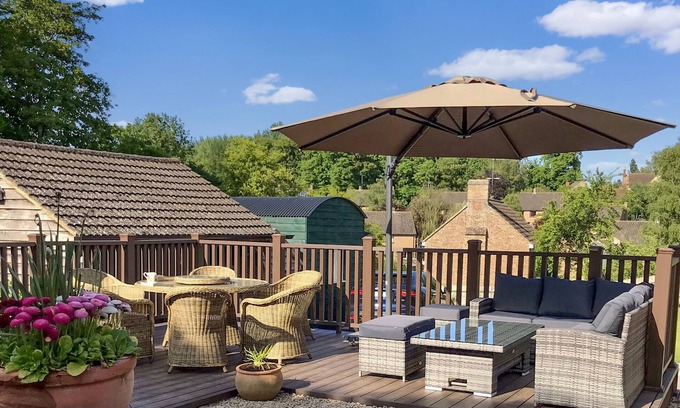 Weedon Lois Cabin | New Shepherds Hut, Cozy, Scandinavian Inspired, Romantic, Near Silverstone