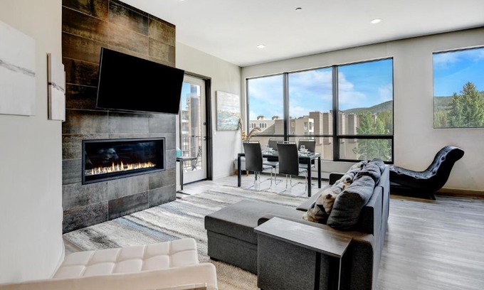 Winter Park House | New Ski In Out Luxury Loft 201 I Hot Tub I Gym I Great Views I Best Price I FREE Adventures Daily