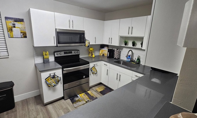 Sunrise Apartment | New Spacious 2 Bedroom 2 Bathroom