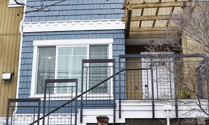 Green Lake House | NEW! Spacious 3-BR Townhouse w/ outdoor patios, one block from Greenlake.