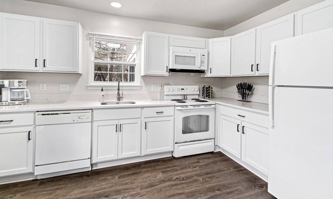 Auburn Hills House | *NEW* Spacious 3 BR Townhome in DT Auburn Hills