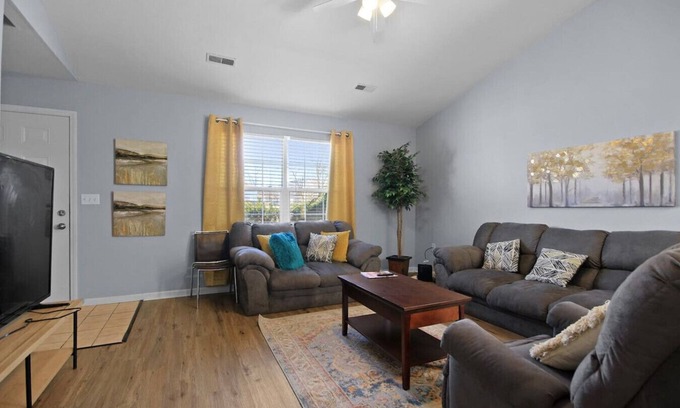 Columbia Apartment | New! Spacious 4 Bed Great for Commuting, Dogs ok