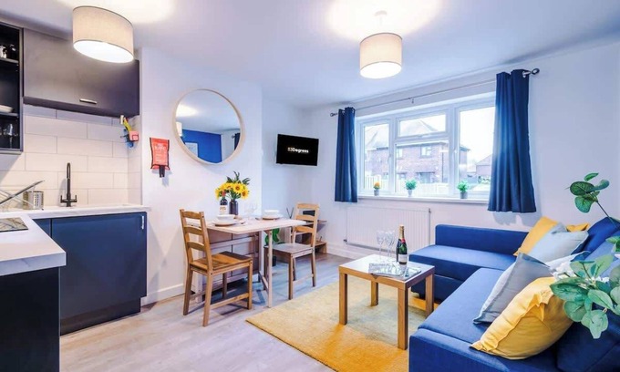 Crewe Apartment | NEW! Spacious apartment, ideal for business & work