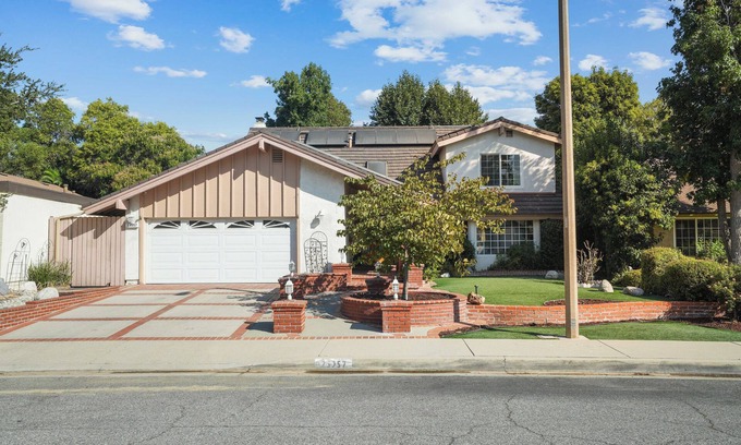 Valencia House | NEW Spacious & Cozy 5-bedroom house in enchanting Santa Clarita with AC