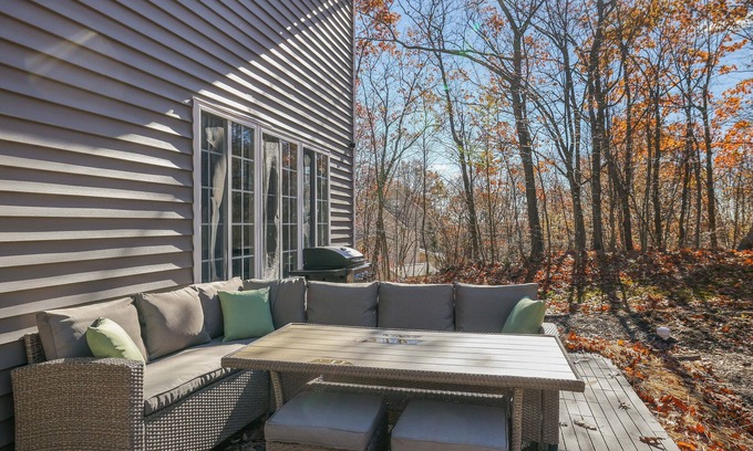 Tunkhannock Township House | New Spacious Fun & Private Home Away From Home