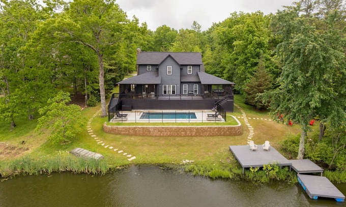 Coalmont House | ~New~ Spacious Lake House/Mountain House w/Heated Pool & 2 Hot Tubs