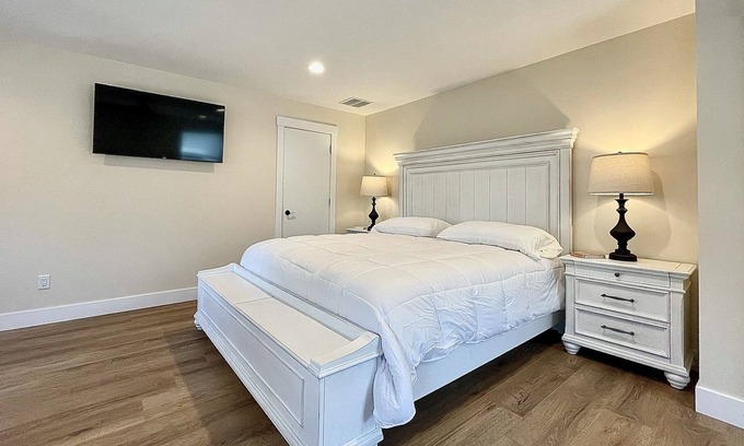 Winona Lake House | *NEW*Spacious Retreat in the Heart of Winona Lake