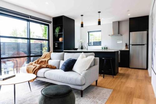 Edgeware Apartment | New State Of The Art Sunny Warm free Park