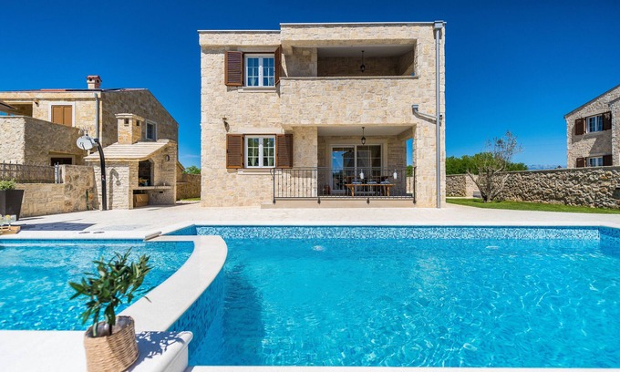 Privlaka Villa | New stone villa with pool near the beach - TRAVELER Reiseburo Krk - ID 2372