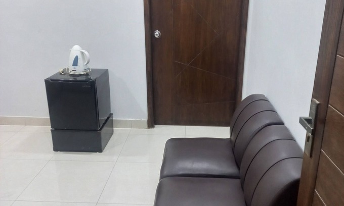 Karachi Apartment | New studio-Specio, City Tower and shopping Mall, Gulistan e Johar, Block 5,KHI