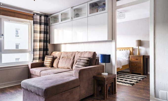 North West Apartment | New! Stunning 1 bed apartment with private balcony in West end area