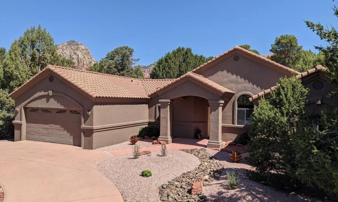 West Sedona House | *NEW* Stunning Southwest Retreat w/King Suites