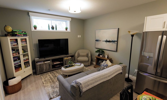 Saskatoon House | New Stylish Basement Suite | Private Entry | Quiet Neighborhood