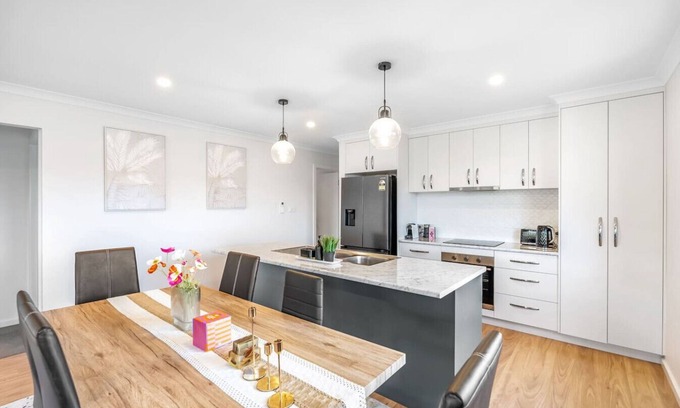 Austins Ferry Apartment | New & Stylish Home in Peaceful Location