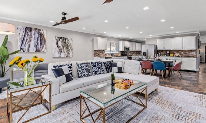 Heritage House | NEW! Stylish home close to BMT/Seaworld/Lackland
