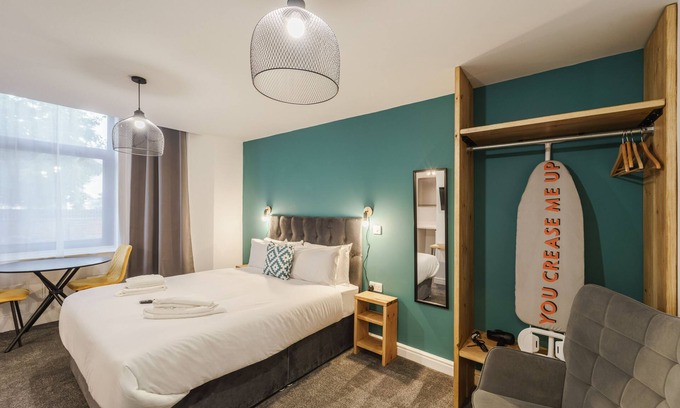 Derby Apartment | New Stylish King Room I Deluxe Studio App