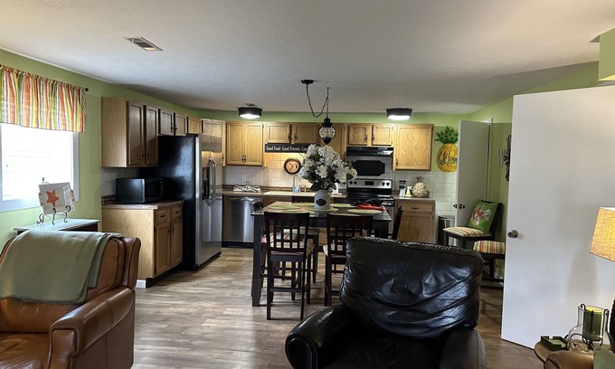 Gilbertsville House | New!- Sun-Ray- Waterfront with private dock!