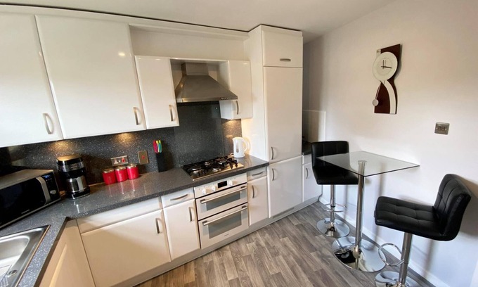 Falkirk Apartment | NEW Super 2 Bedroom Flat in Falkirk