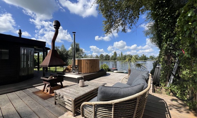Baambrugse Zuwe Apartment | NEW- The Cabana- near Amsterdam