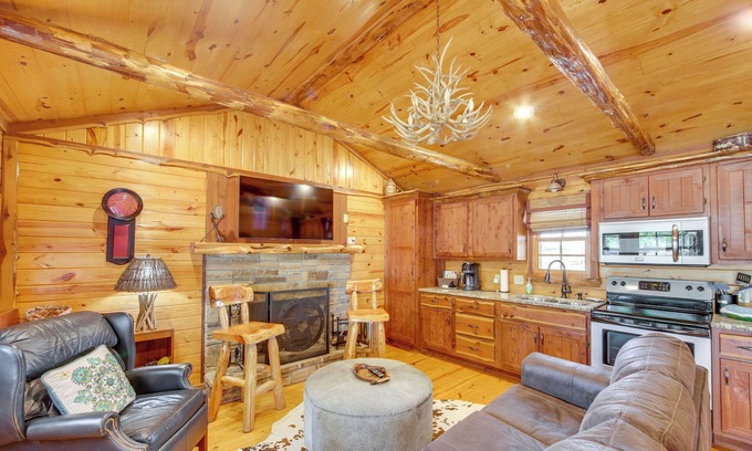 Edom Cabin | NEW ‘The Deer’ Cabin Peaceful Refuge in East Texas