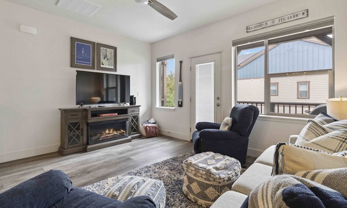 McCall House | NEW! The Getaway; A Fresh Modern Retreat! Enjoy the Mountains & Lake with Your Fav People!