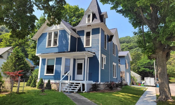 Elberta House | New! The Glarum House - Gorgeous Dog-Friendly Historic Home in Great Location with Central A/C!