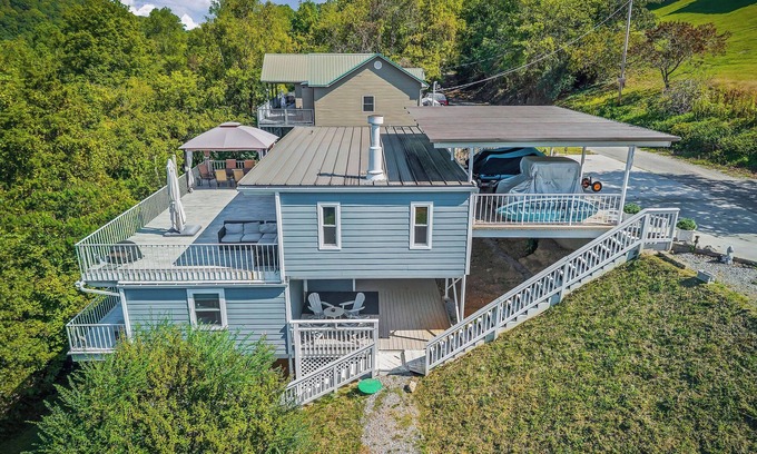 Sparta House | NEW! The Lazy Lake House on Center Hill