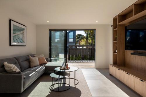 Linwood Apartment | New Three Bedroom Townhouse - Walk to the CBD!