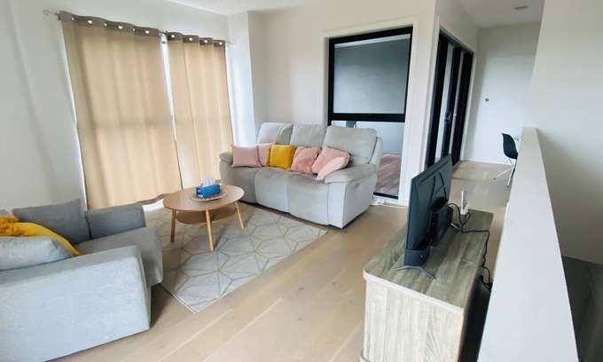 Cranbourne East House | New Three Bedroom Town House close to Mornington Peninsula