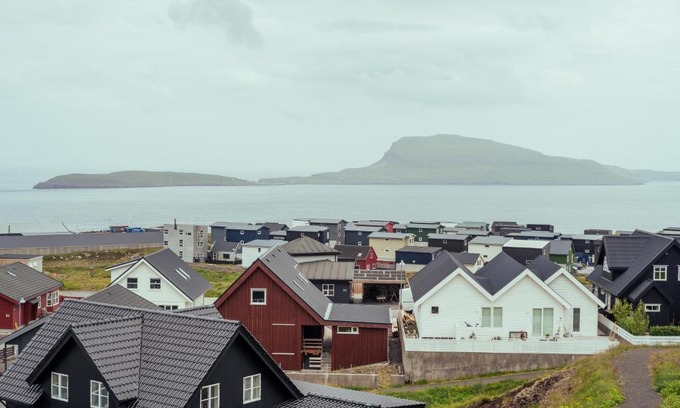 Hoyvik Apartment | New Three Bedroom Townhouses with Sea View