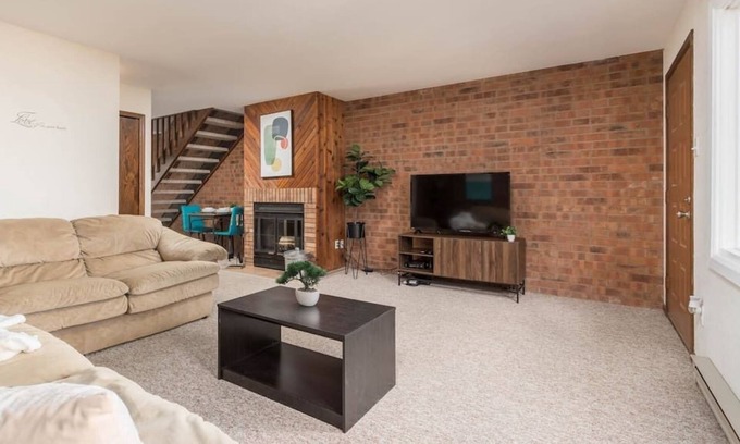 Pueblo House | New Timeless 2-bedroom with Exposed Brick