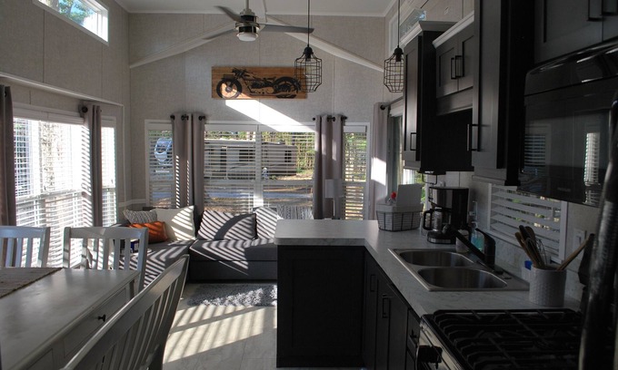 Keeling House | New Tiny Home 4 miles to VIR & close to Hyco Lake