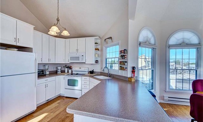 South Beach Haven House | New to Rentals, Pet Friendly w/Ocean Views, 5 Decks. Steps to Beach!