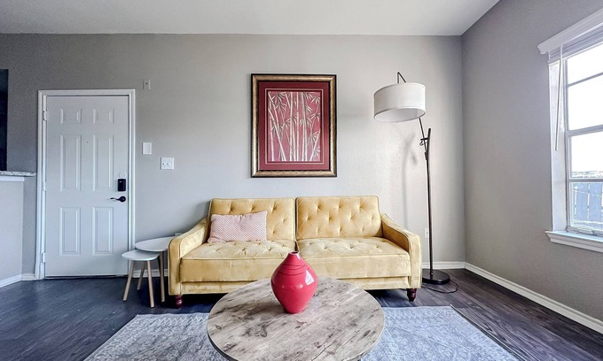 South Side Apartment | New to Vrbo Sleepover Beautiful 1BD/1BA + Gym - Corpus Christi