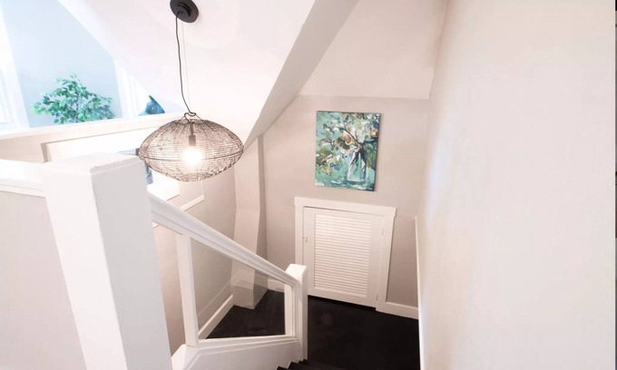 East Walnut HIlls Condo | New Top Floor Apt in Victorian - 5 min to Downtown and 40 min to Ark Encounter!