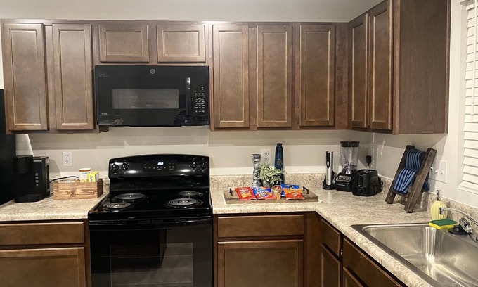 Durham House | New Townhome beautiful & cozy 3br