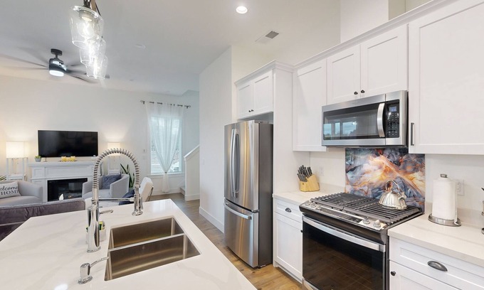 Eagle Point House | New townhome next to Eagle Point Golf Course, with grill, patio, and WiFi