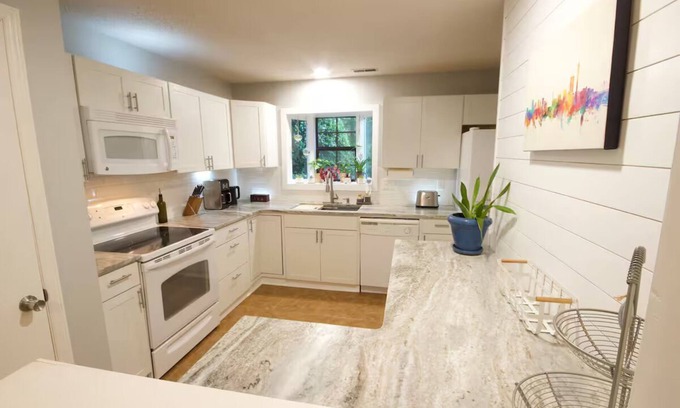 Durham House | NEW! Tranquil 2bd Townhome Min to RTP, Downtown Durham, Chapel Hill, RDU