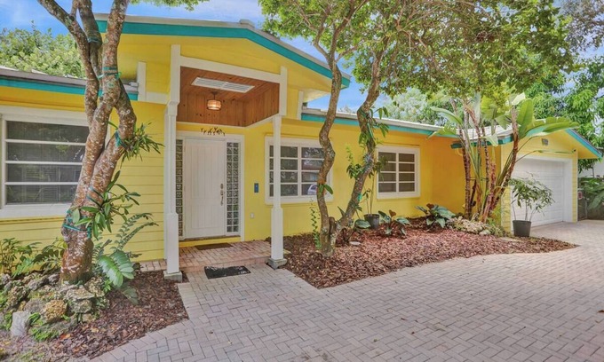 Ludlam House | NEW Tropi-Casual Miami Oasis 4 bed 2 bath