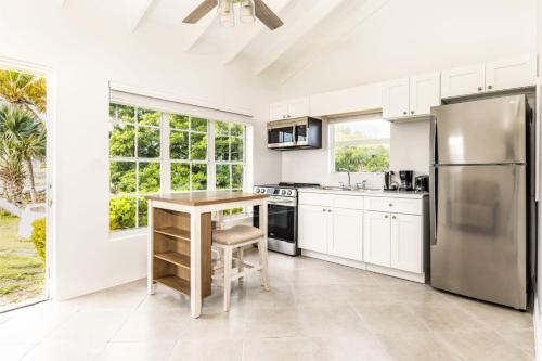 Bottle Creek House | NEW Tropical Bottle Creek Stay Beach 5 min Drive