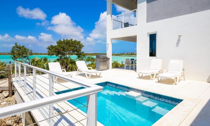 Discovery Bay Villa | NEW Tropical Waterfront Cooper Jack Bay Villas