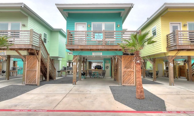 Port Aransas House | New Turquoise Treehouse Bungalow!