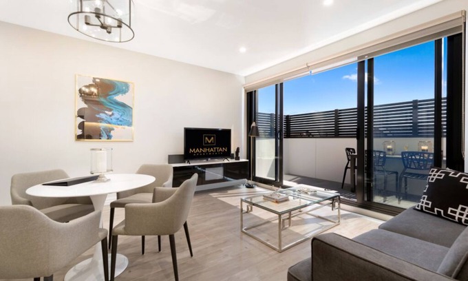 Glen Iris Apartment | NEW! Two Bedroom Deluxe at Manhattan Apts Glen Iris