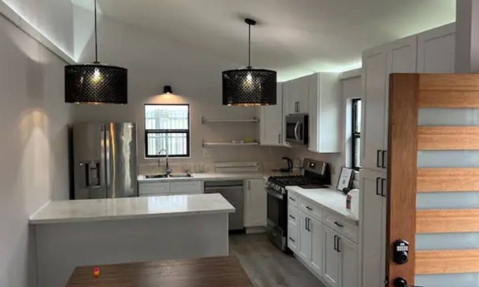 Mid City Apartment | NEW UNIT central to all LA attractions