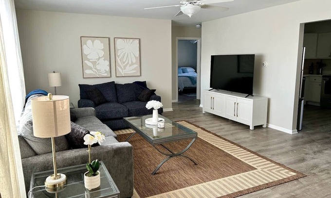 Libertyville Apartment | New updated Apt 1/2 Mile to Downtown Libertyville!