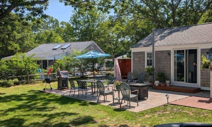 West Dennis Cottage | New updates! Relaxing cottage, Walk to Beach 10 min. to South Village Beach 🏖️